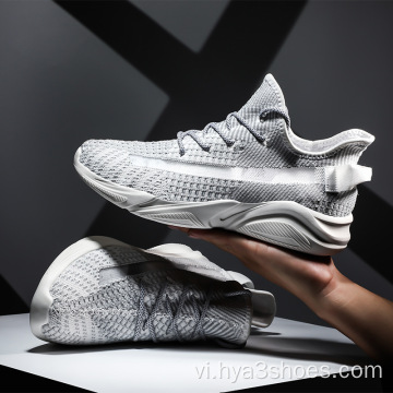 Giày sneaker Yeezy bán chạy